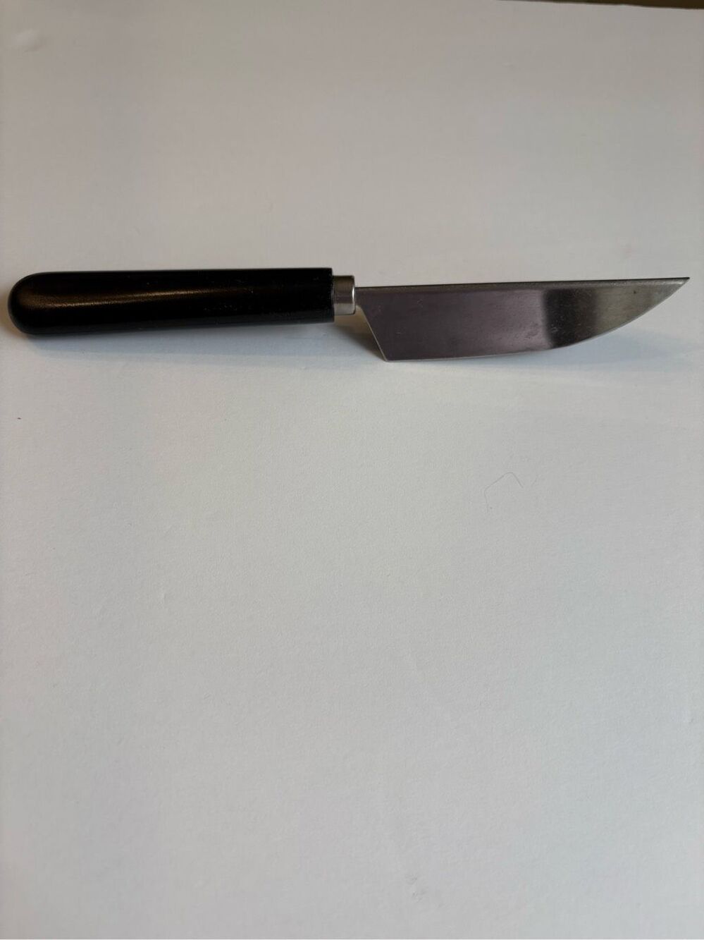 Pampered Chef V-Shaped Cutter